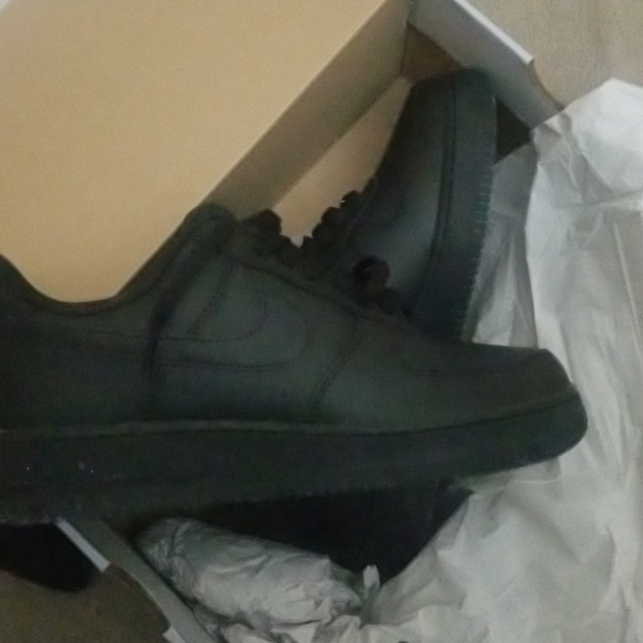Black airforce 1's - Picture 2 of 3